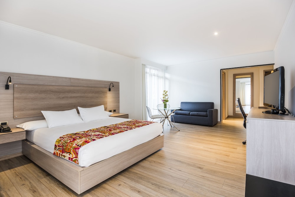 Hotel Rosales Plaza 19/61