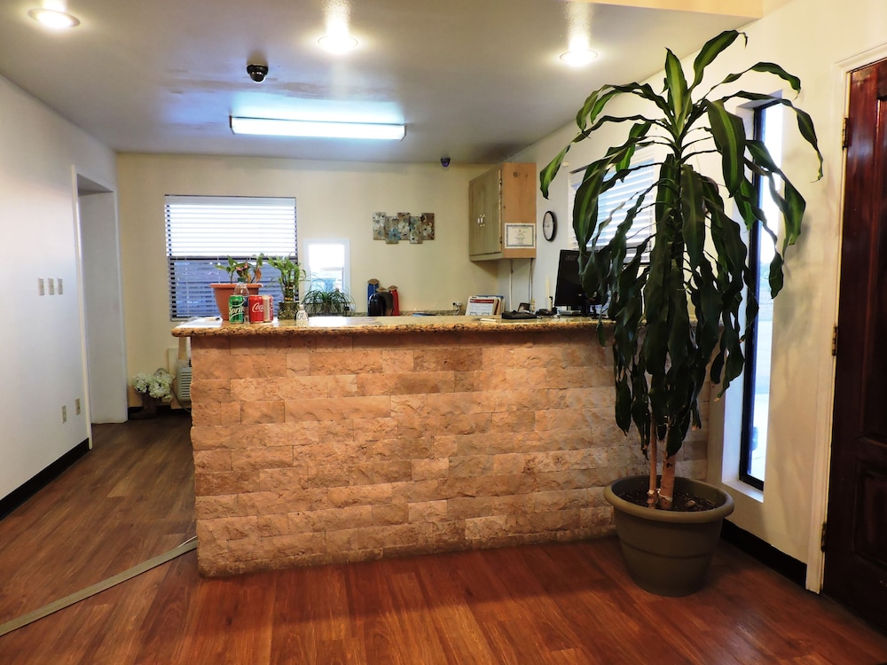 Riata Inn 5/33