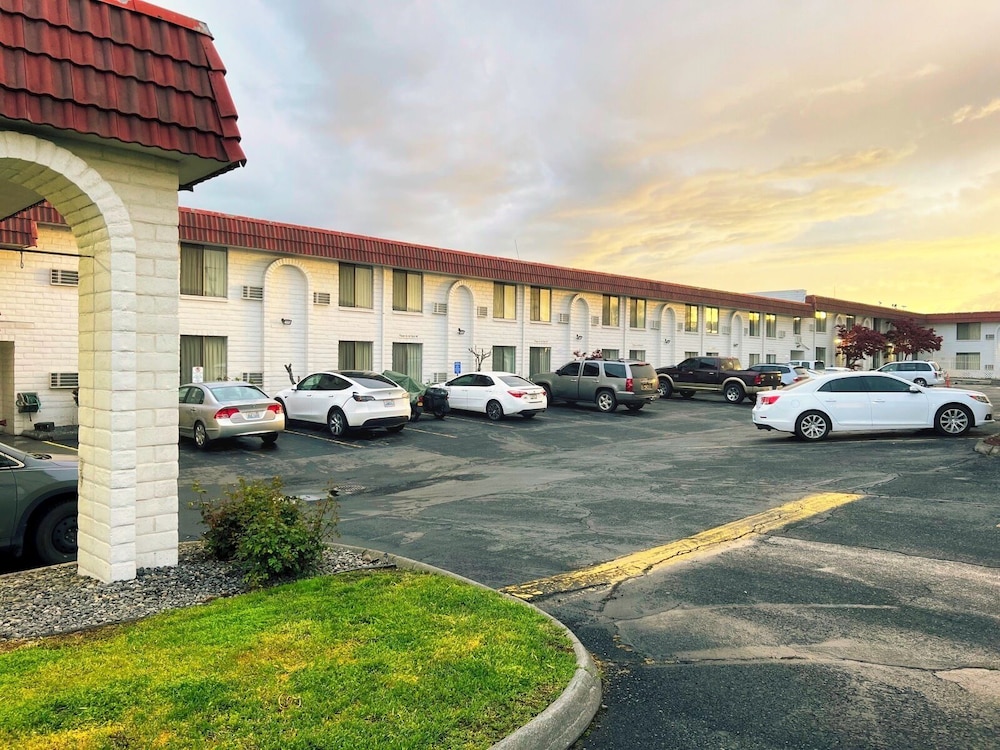 Hermiston Inn & Suites 43/50