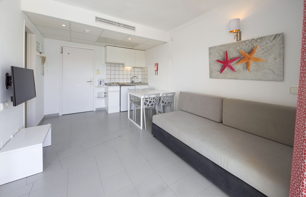 Coral Star Apartments 45/70