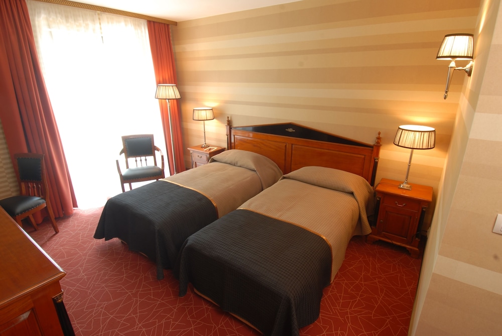 Divinus Hotel 11/71