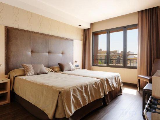 Room, Double or Twin Bed