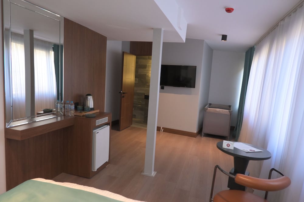 Grand Rue Hotel 30/40