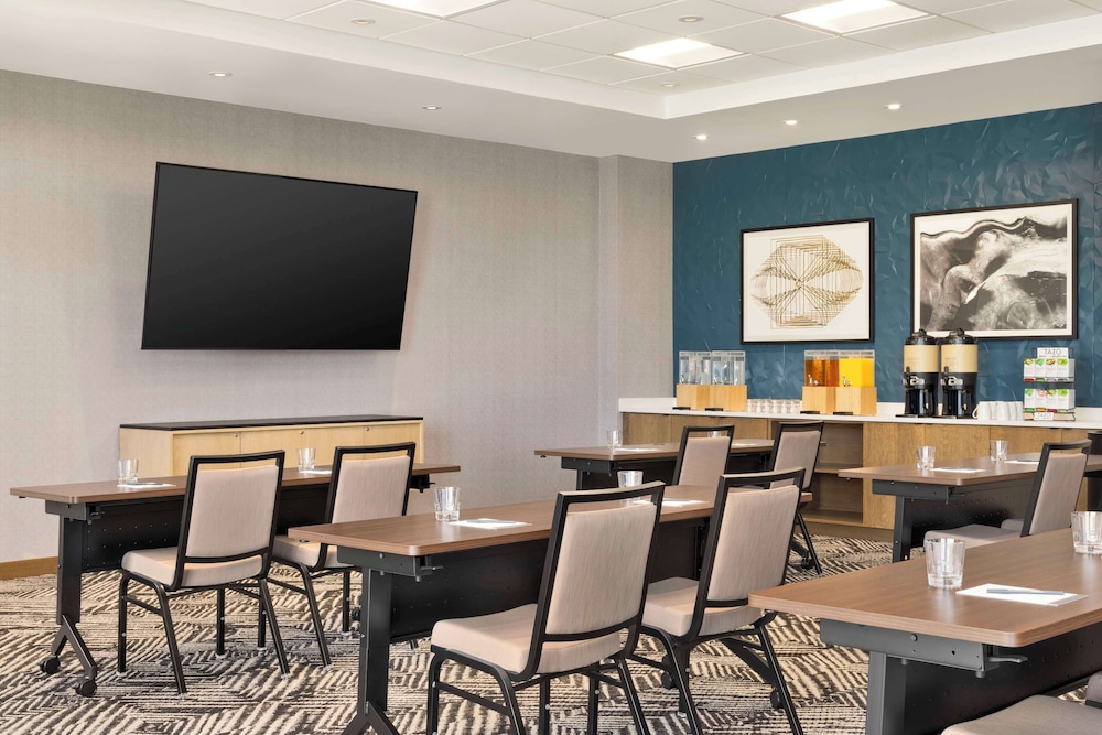 Hyatt Place Columbus/Polaris 25/37