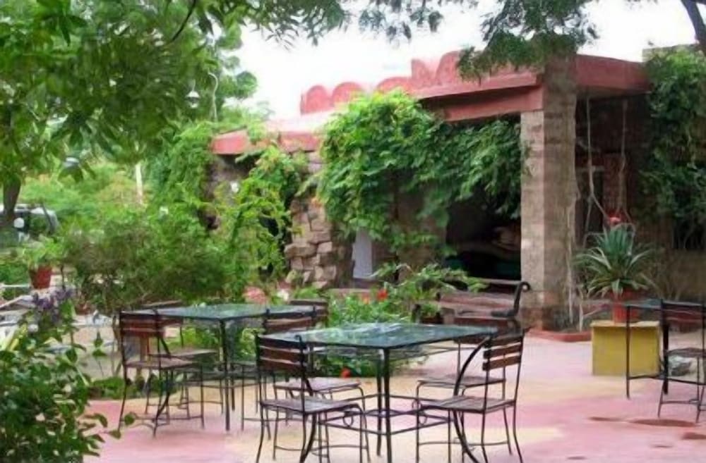 MANDORE GUEST HOUSE A LEAFY HERITAGE RESORT 24/35