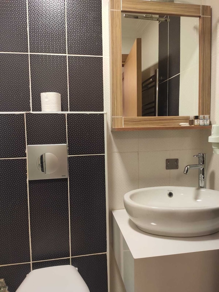 Berlin Otel Nisantasi 30/32
