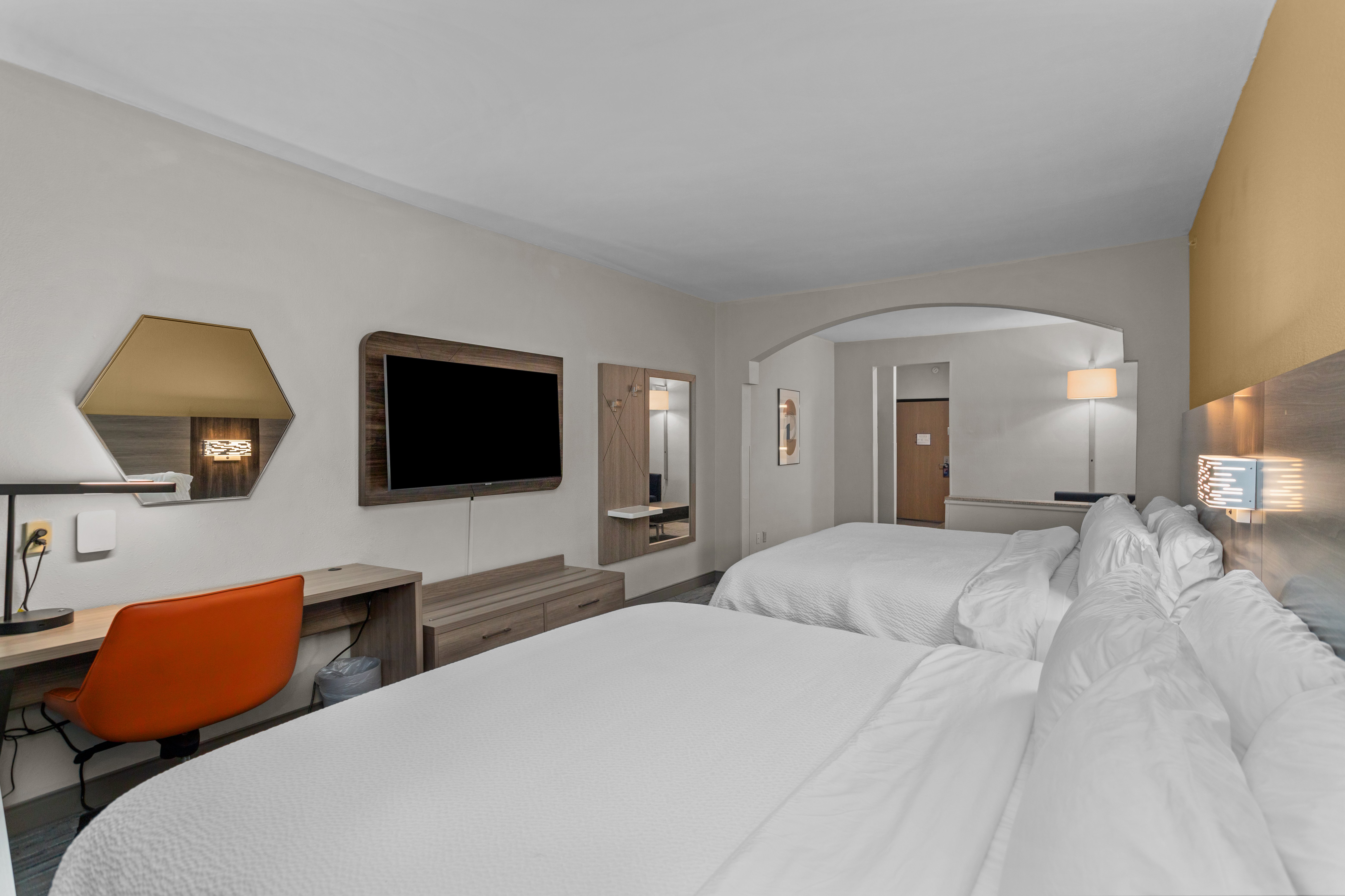 Holiday Inn Express Crockett 30/67