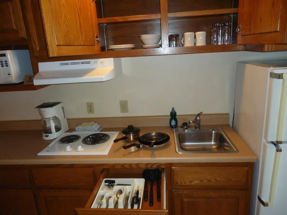Town House Extended Stay Hotel Downtown 50/64