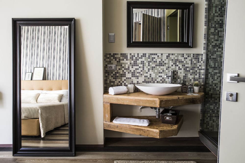Serendipity Rooms 37/41