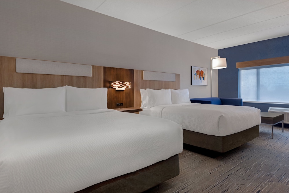 Standard, 2 Queen Beds, Extra Floor Space, Sofa