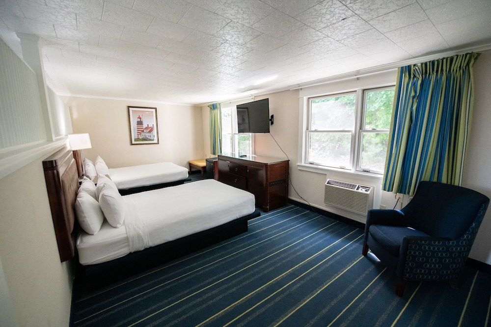 Days Inn by Wyndham Bar Harbor 30/53