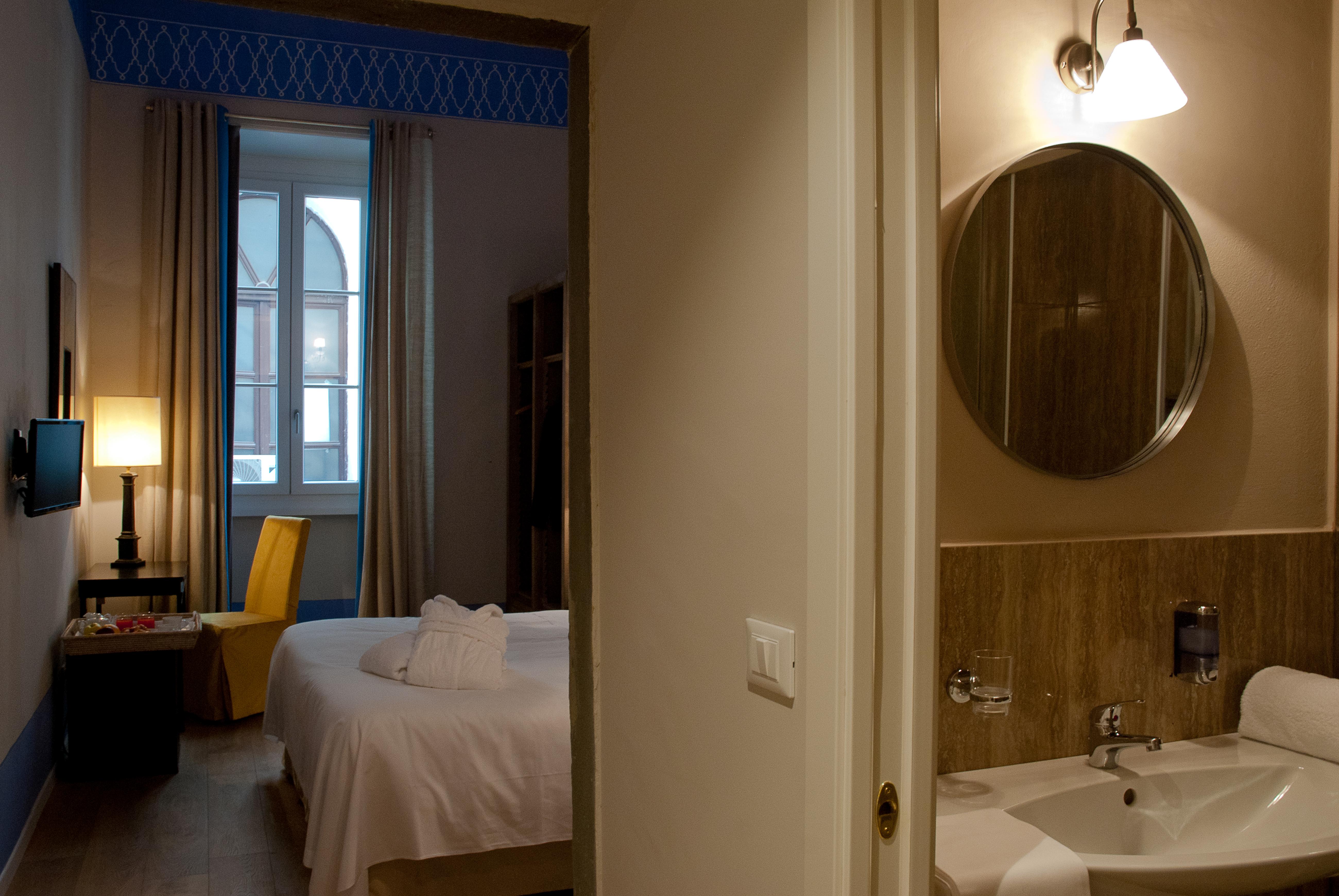 BLACK 5 FLORENCE SUITE 49/51