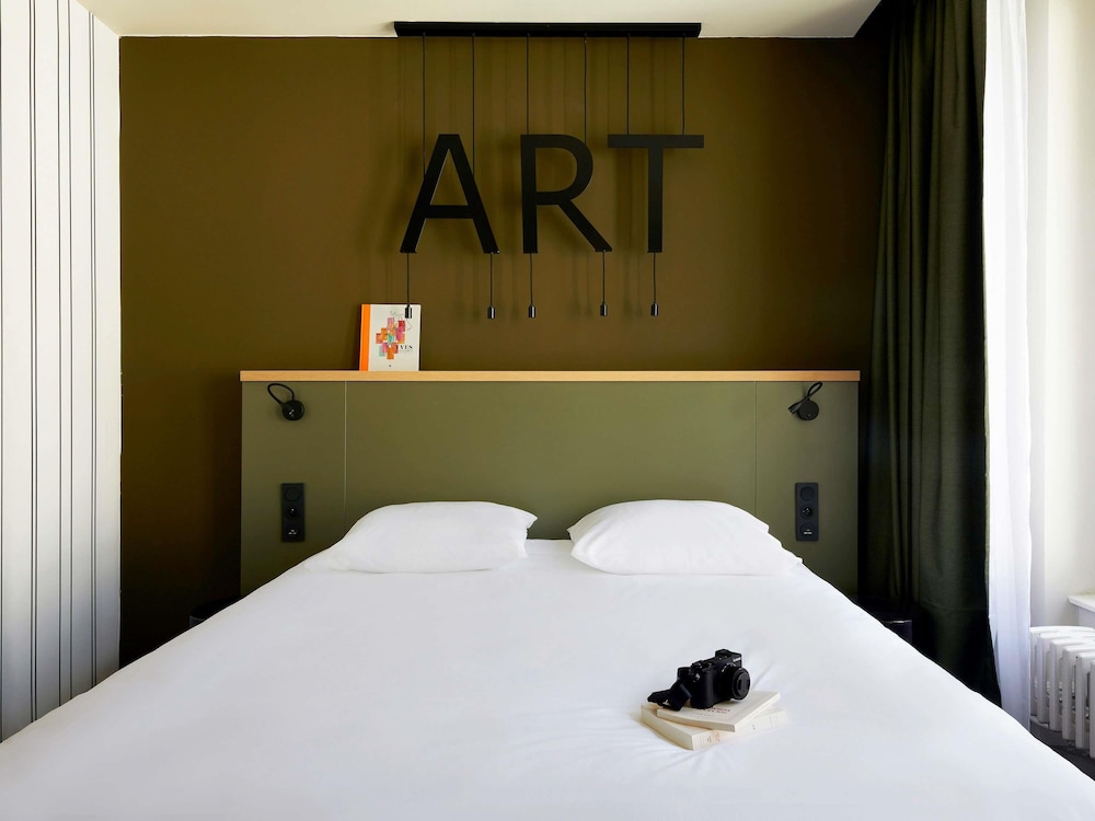 CAPSULE, DOUBLE BED