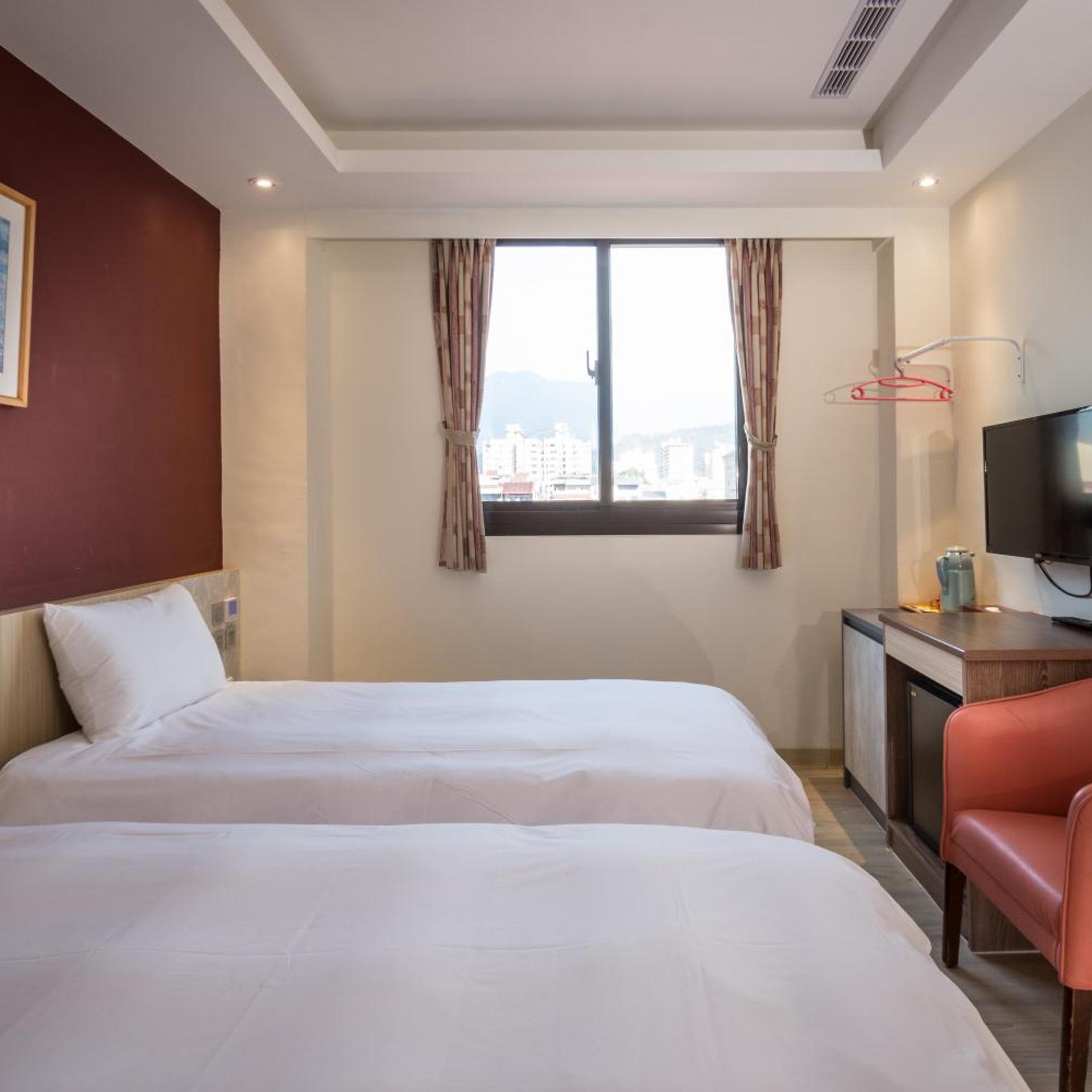 Yadi Hotel 14/53