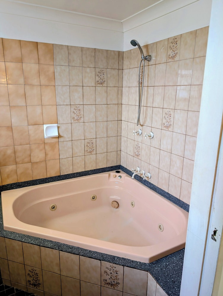 Hampton Villa Motel (ex.Comfort Inn Rockhampton) 71/71