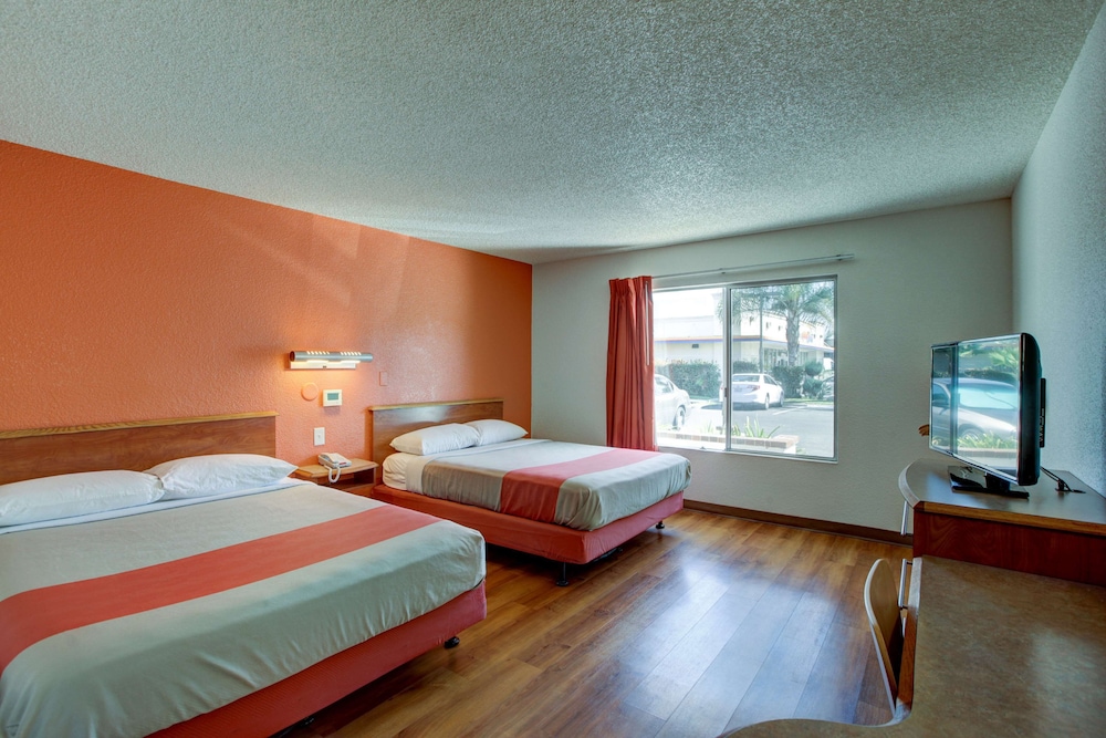 Motel6 Santa Ana, CA - Irvine - Orange County Airport 24/54