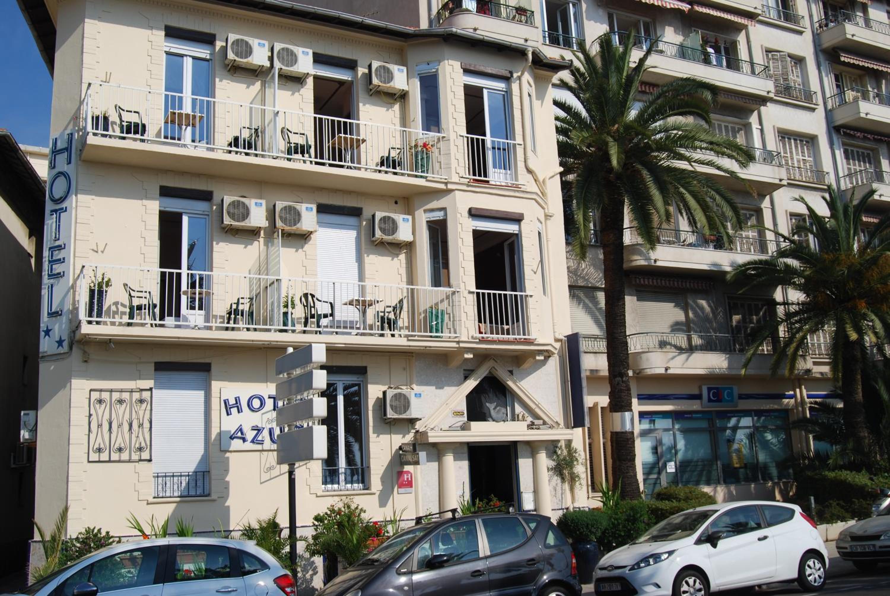 Azur Hotel 4/52
