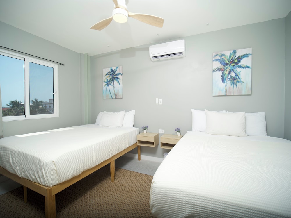 DELUXE, 2 QUEEN BEDS