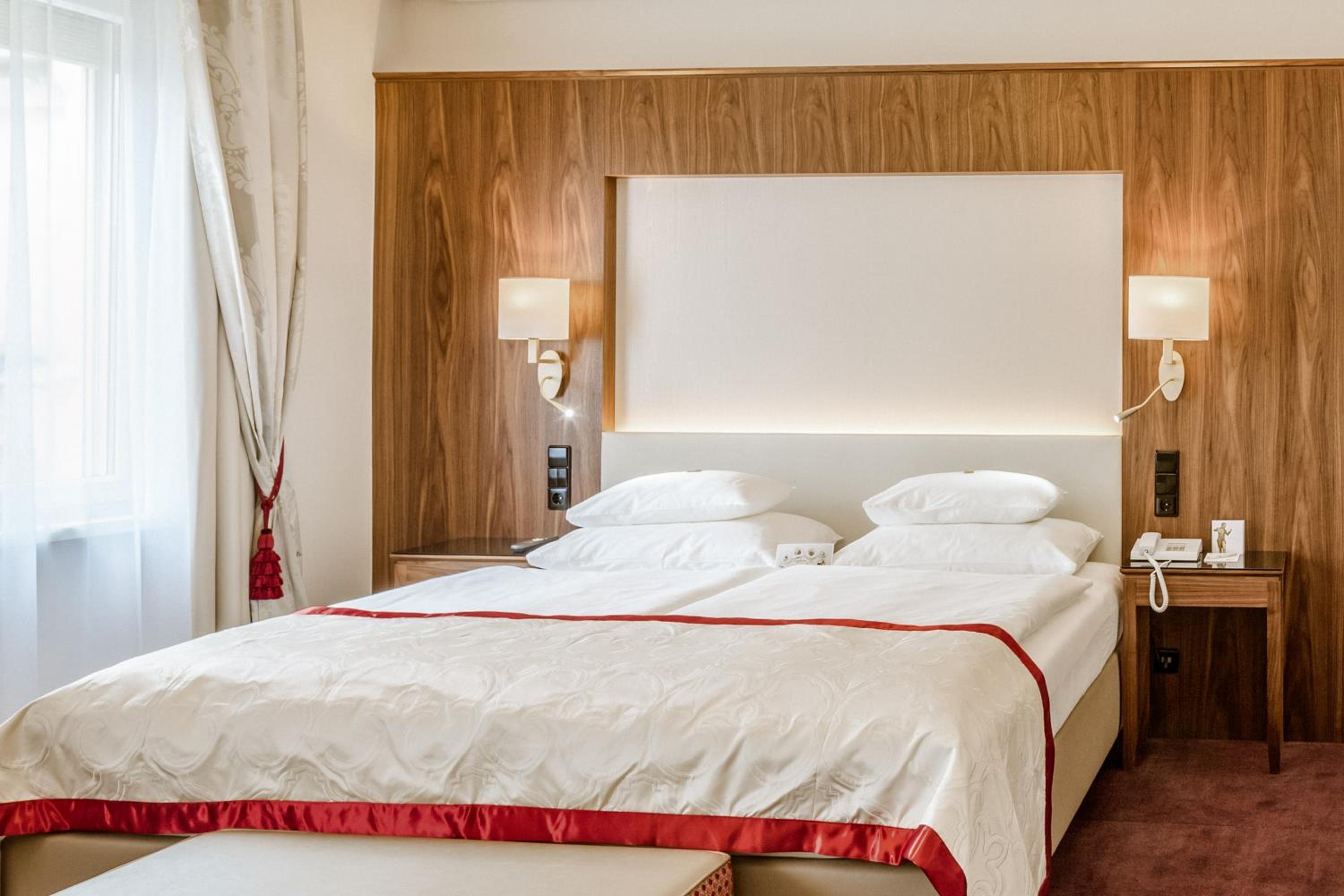Room, Double Bed, Stefanie 8/10