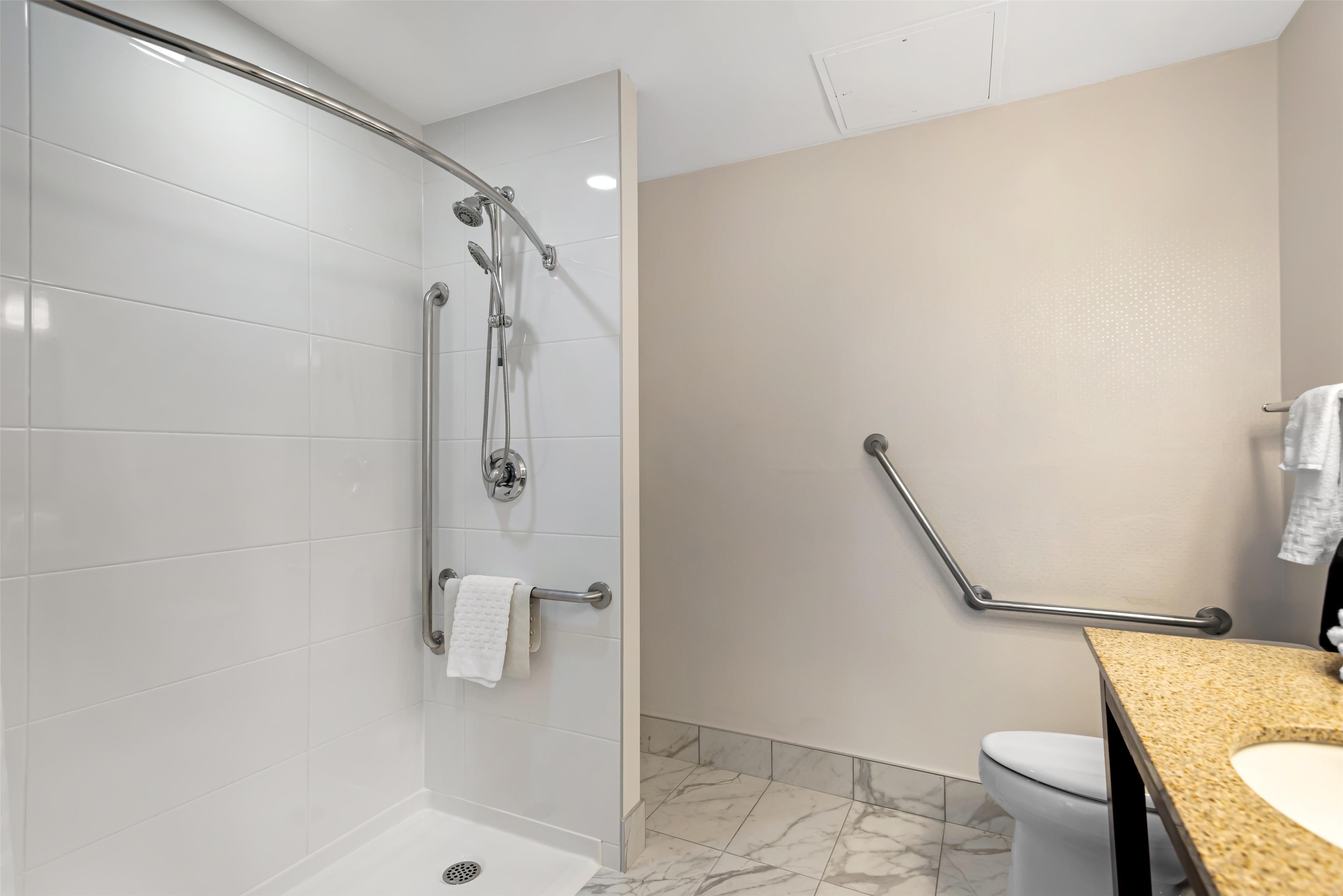 غرفة بسرير كوين لذوي الإعاقة، Best Western Plus Suites Downtown 6/8