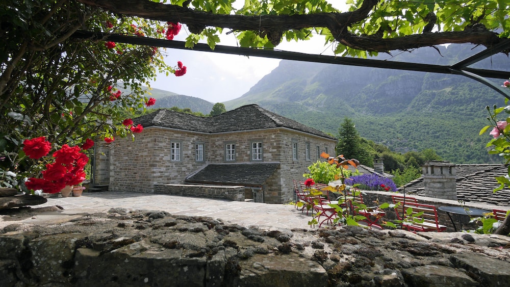 Papaevangelou Hotel 65/66