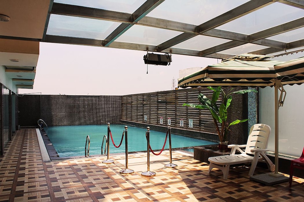 Hotel Chennai Le Palace 38/72