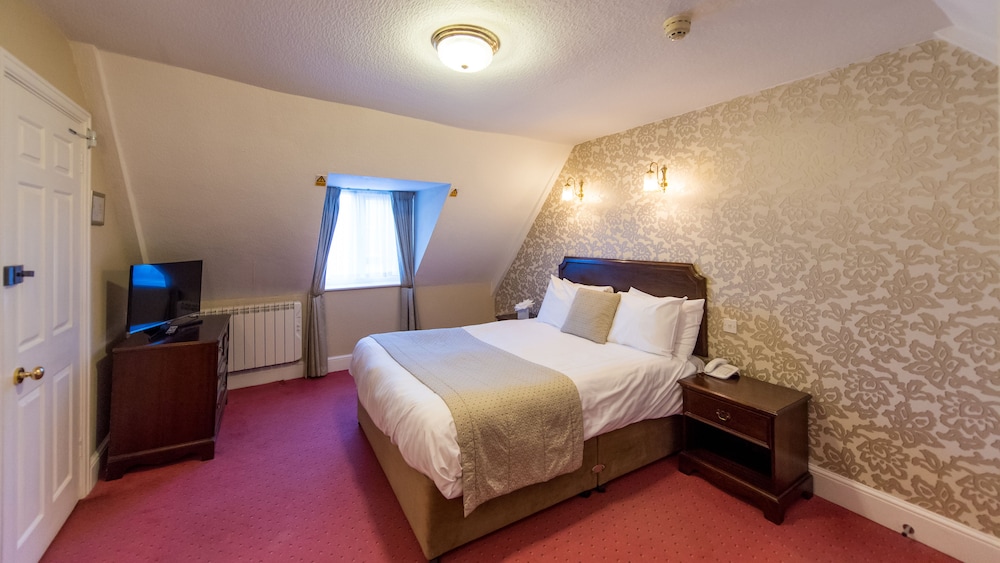 The Royal Hotel 18/40