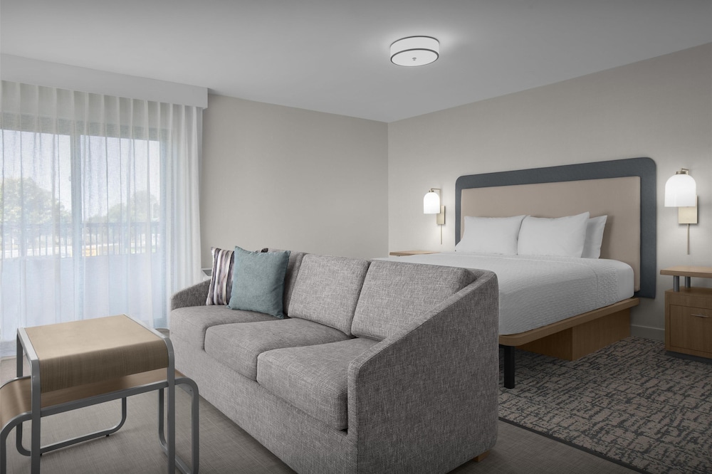 Holiday Inn Hotel And Suites 41/66