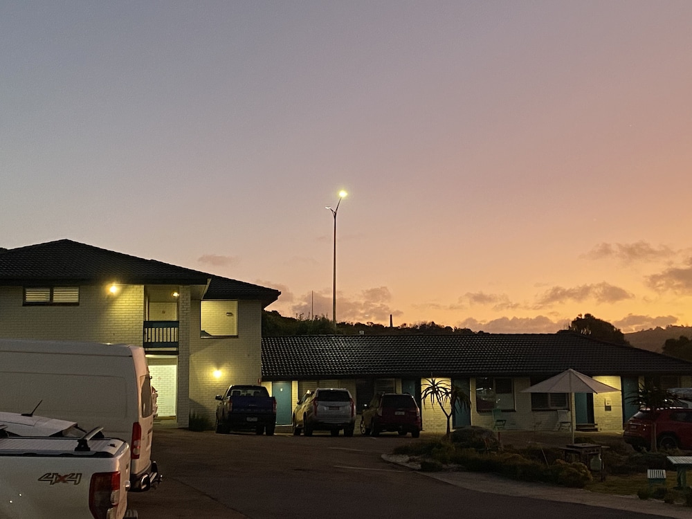 SOUTHERN OCEAN MOTOR INN 6/67
