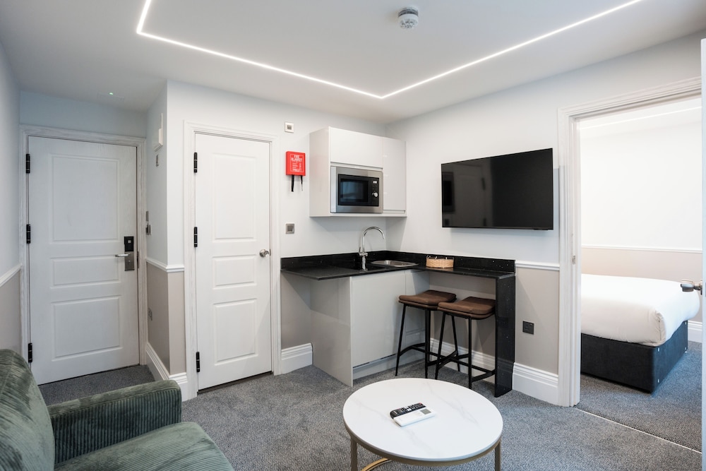 WHITELEAF HOTEL 27/50