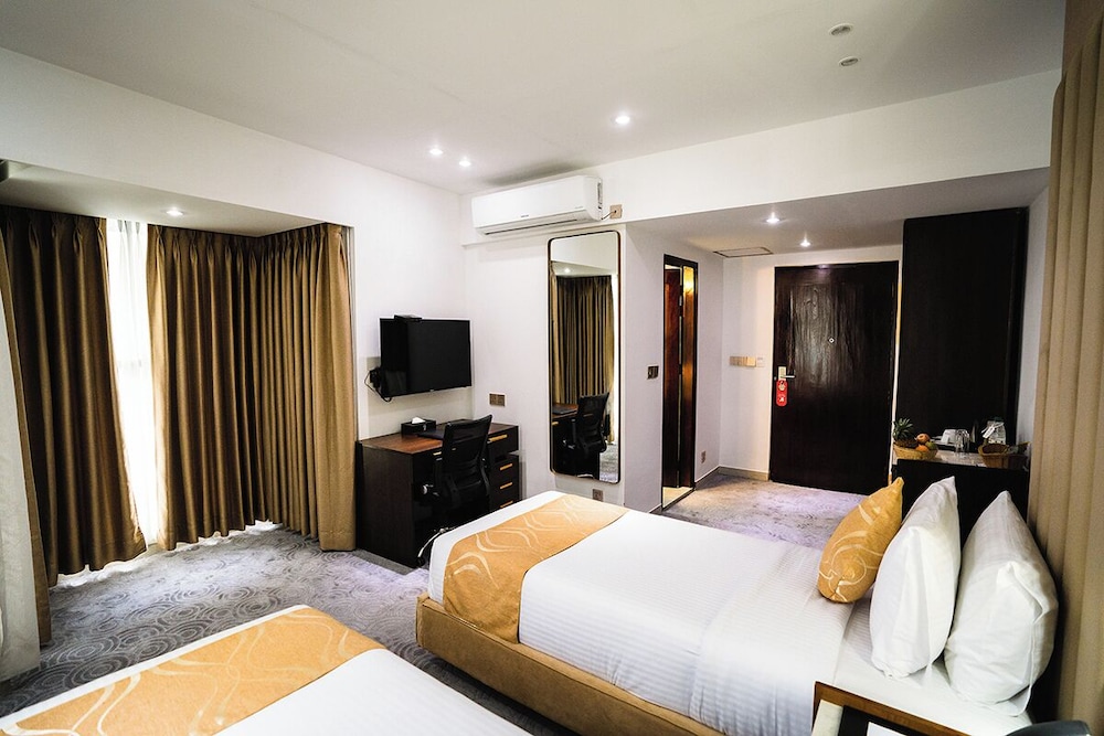 Unique Regency Hotel Dhaka 36/65