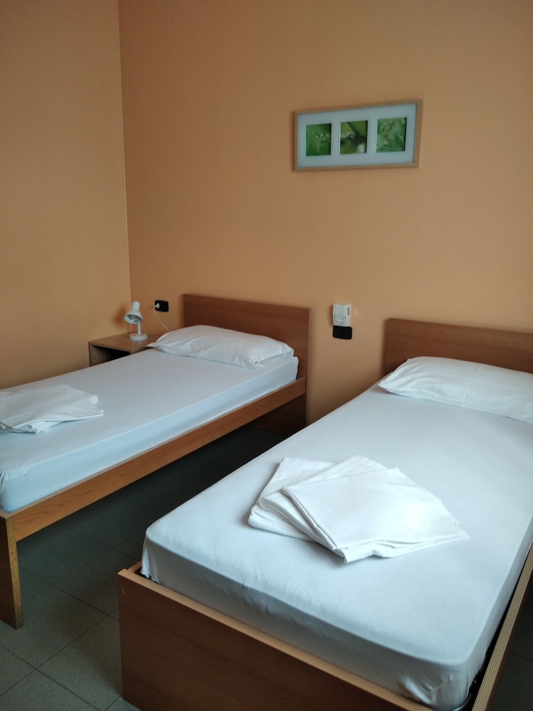 CLASSIC, TWIN BEDS
