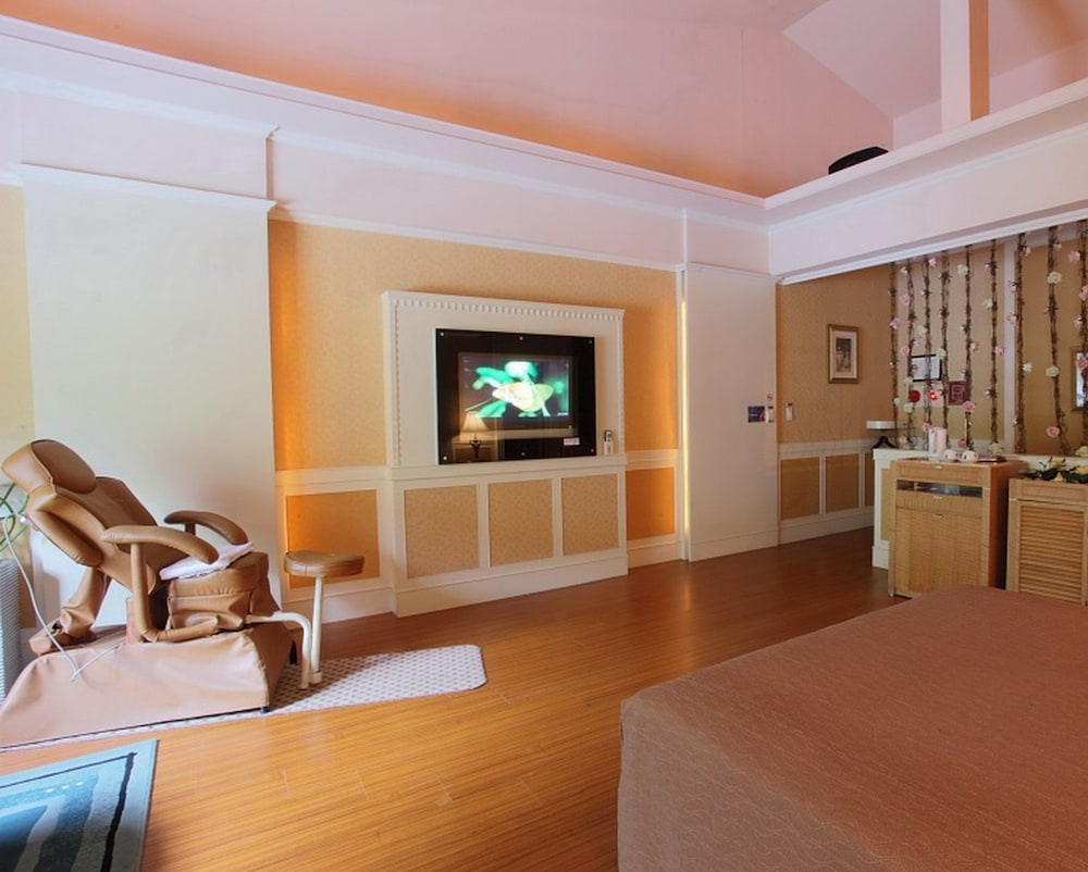 Regale Villa Hotel 42/73