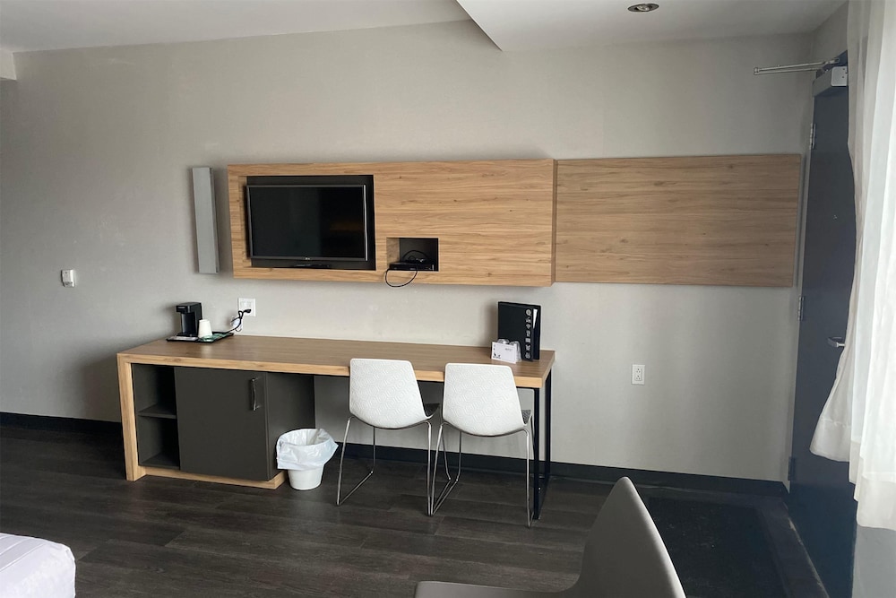 Ramada by Wyndham Laval 14/60
