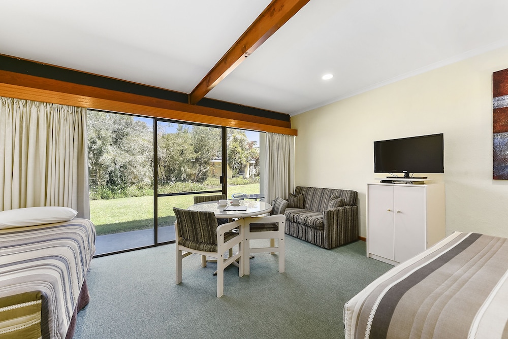 WILLIAM MACINTOSH MOTOR LODGE 29/31