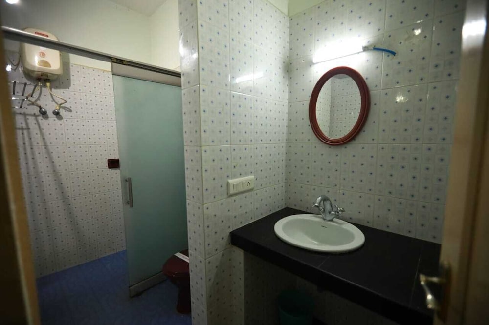 IDEAL AYURVEDIC RESORT AND NEW IDEAL PANCHAKARMA CENTRE 46/50