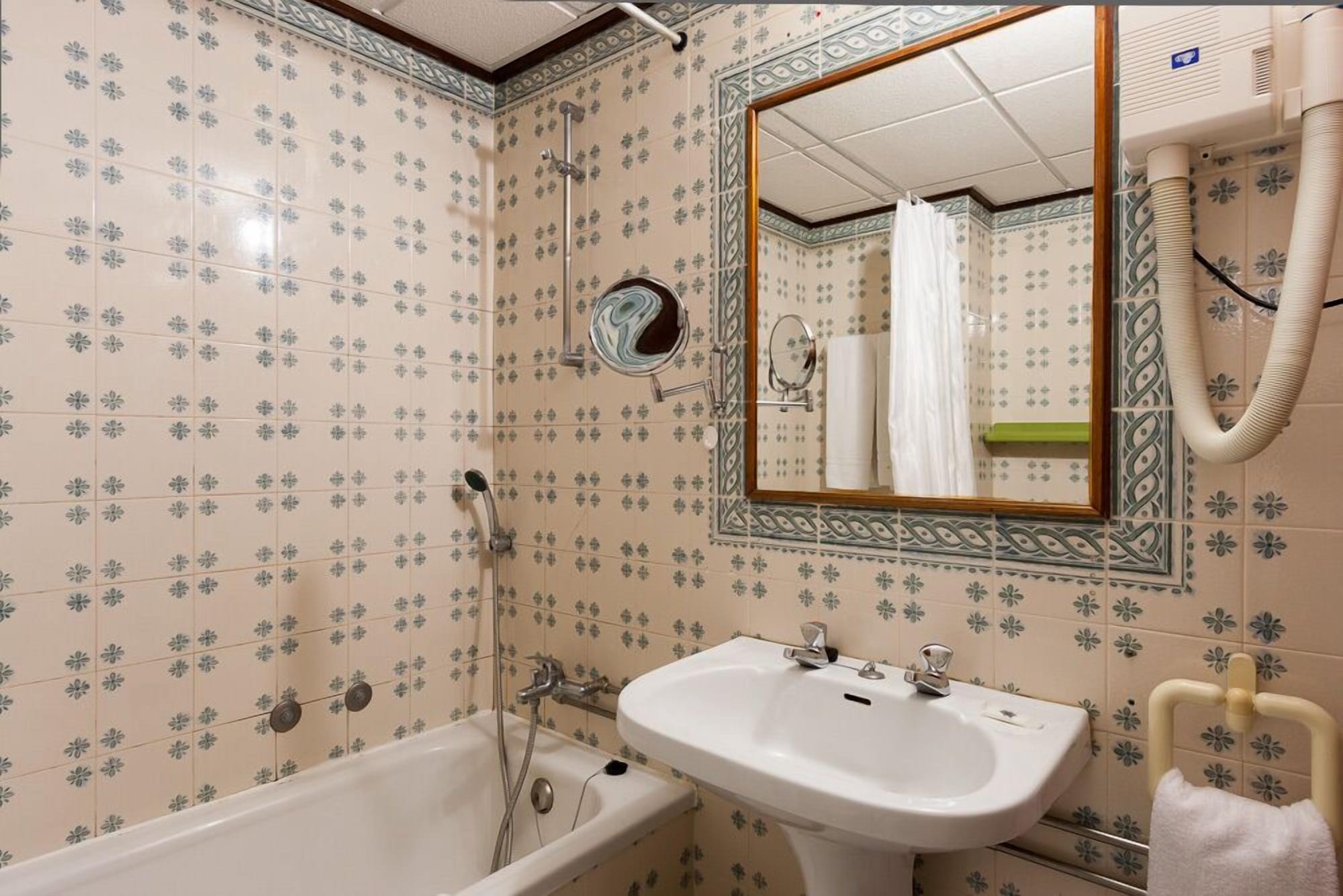 1 BEDROOM, APARTMENT