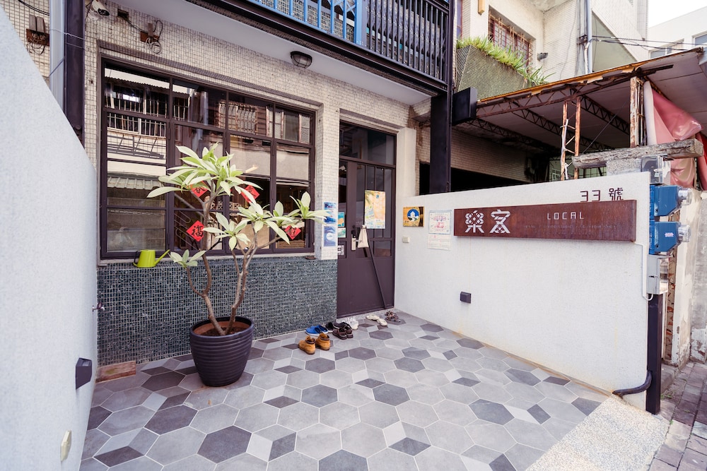 Local Backpacker Hostel 2/50