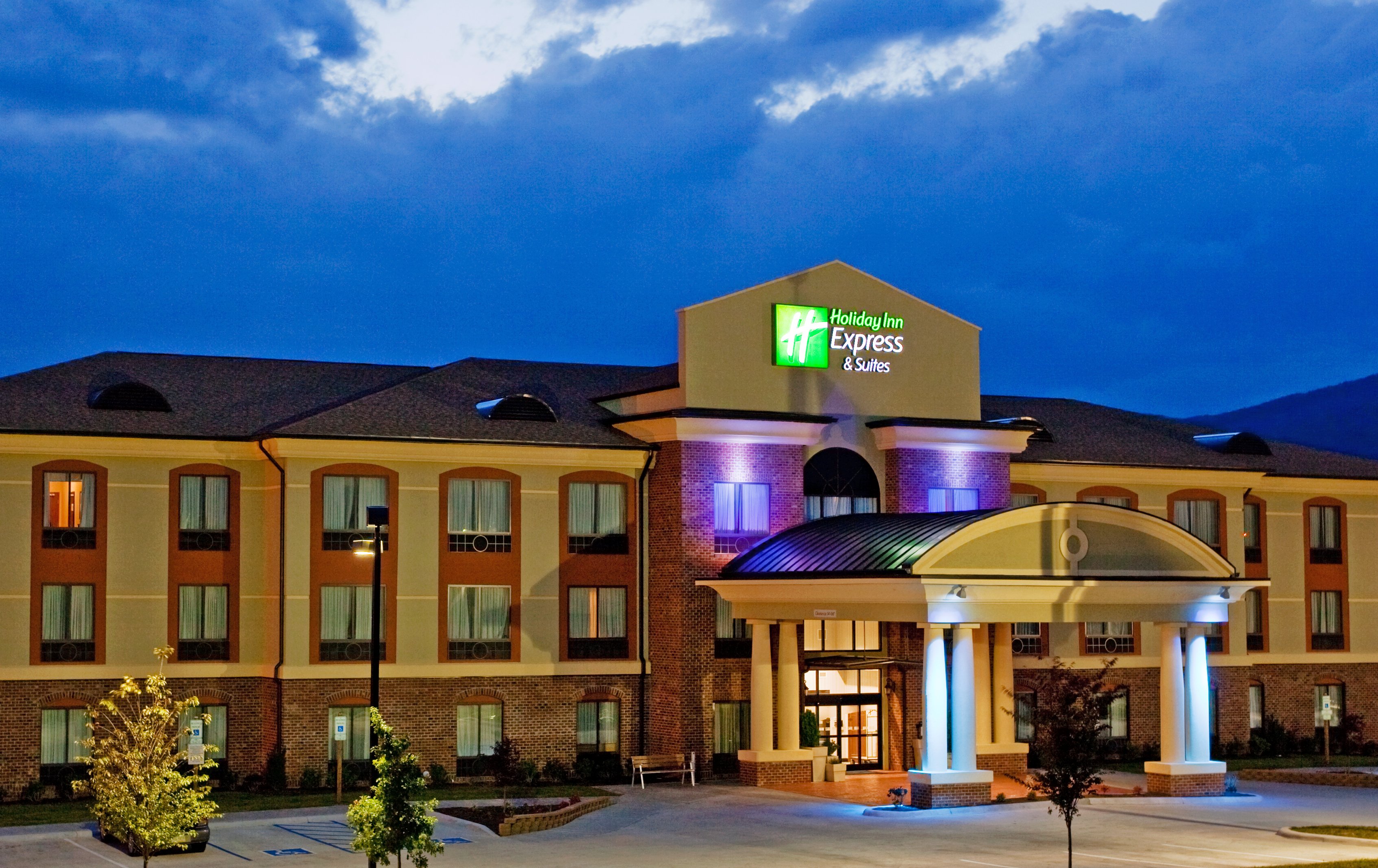 Holiday Inn Express Hotel Suites Salem 6/42