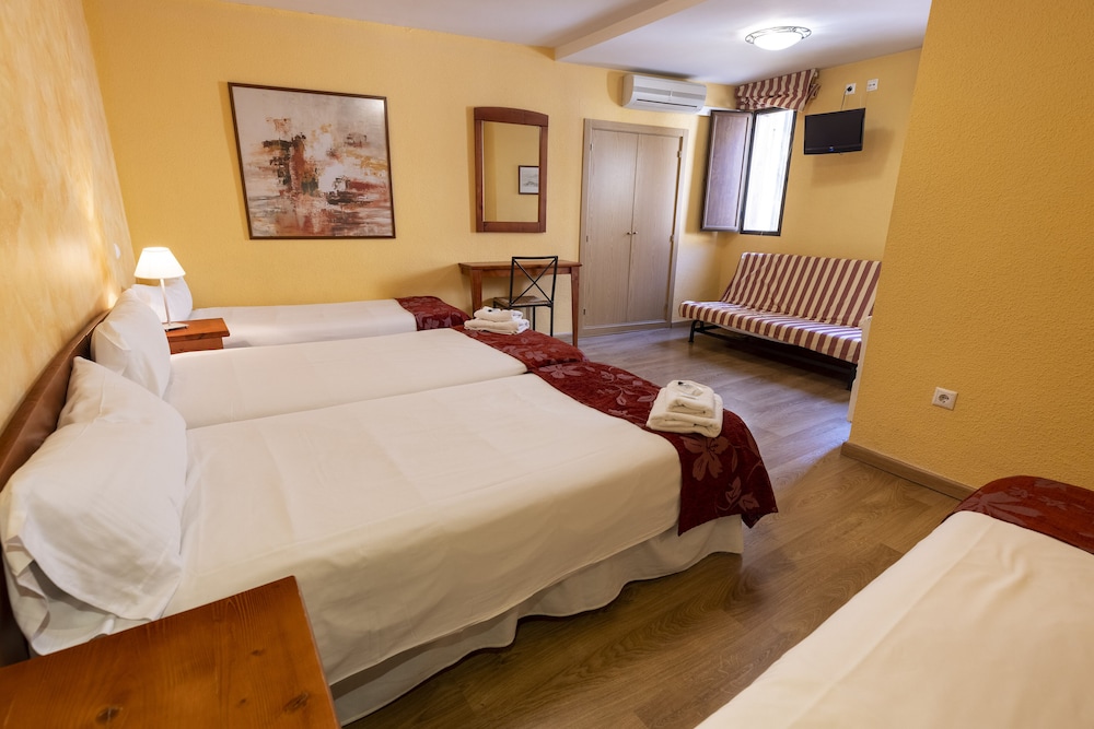 Hostal Restaurante Puerta del Alcázar 15/61