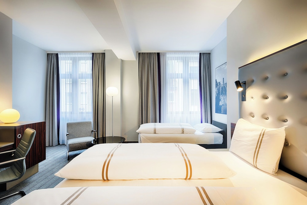 Family, Triple, Premier Inn Cologne City Mediapark Hotel 2/2