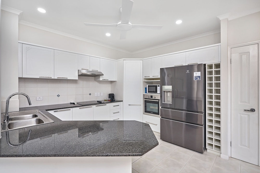 NORTH COVE WATERFRONT SUITES 25/58