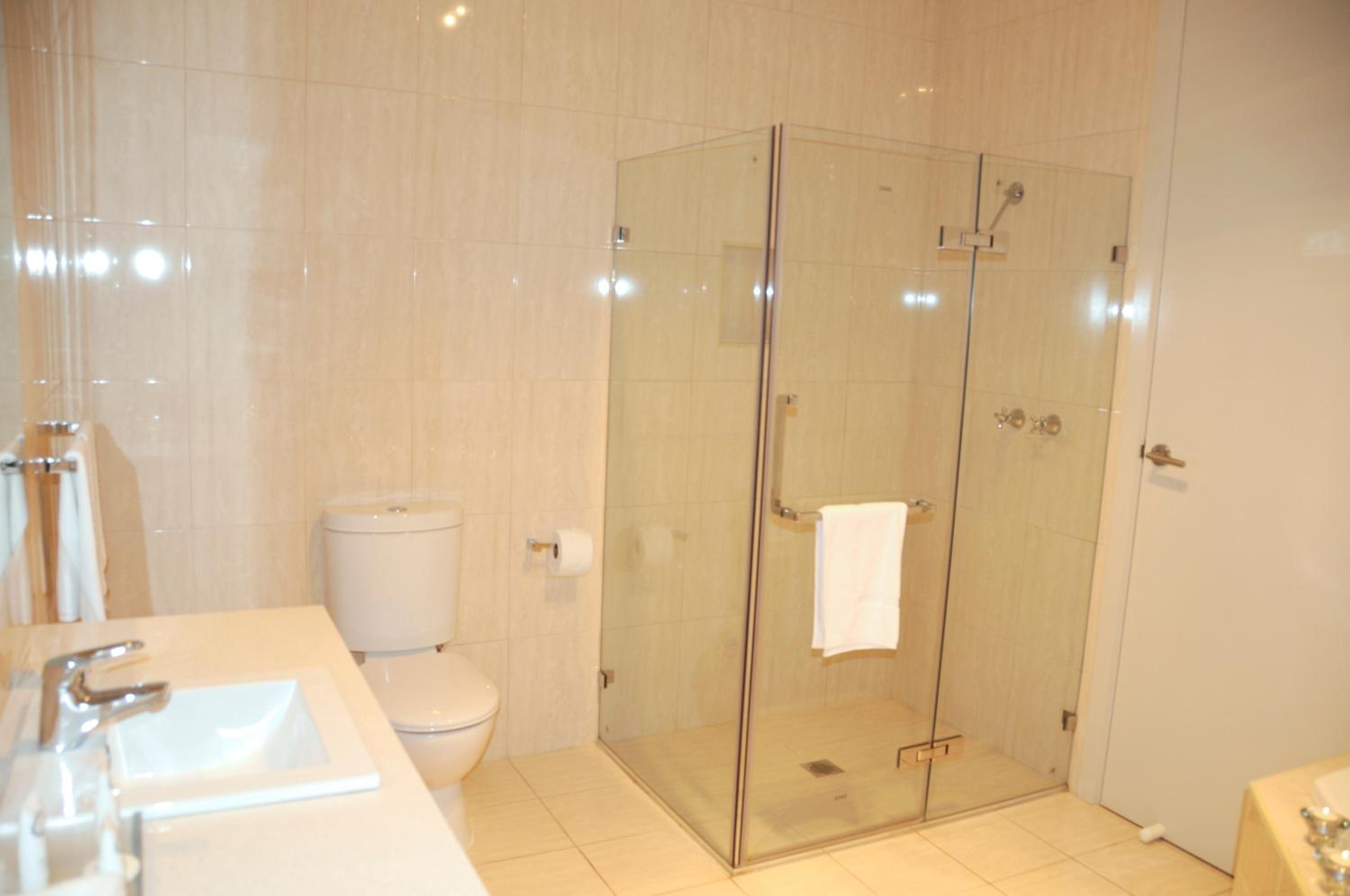 1 Bedroom, Suite, Quality Hotel Point Cook 6/8