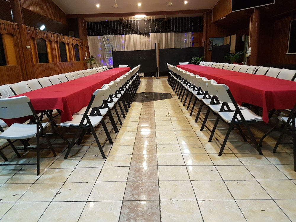 Grand Melanesian Hotel 40/50