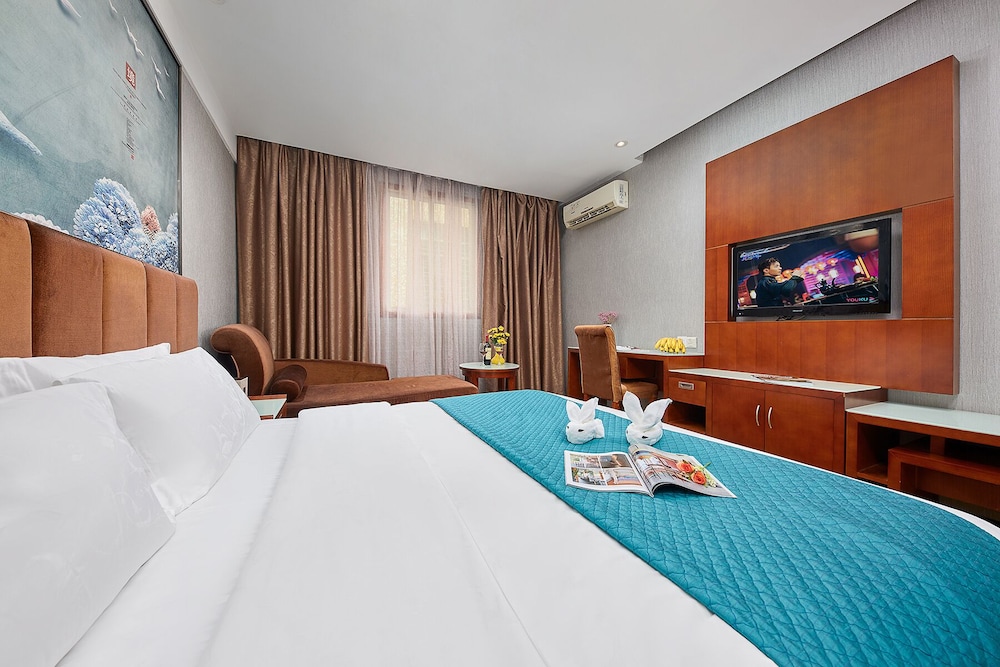 EXTERIOR, DOUBLE BED