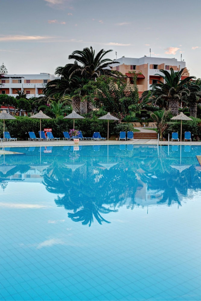 Anissa Beach and Village Hotel 11/80
