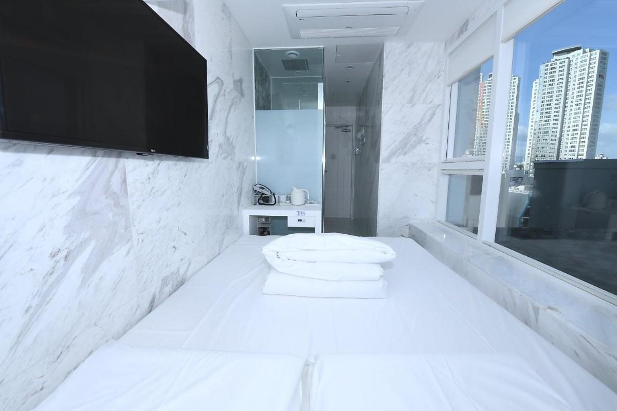 HOTEL 1 17/55