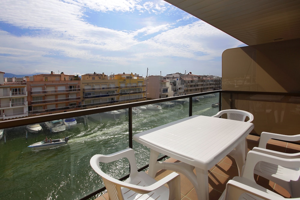 P And V Empuriabrava Marina 26/45