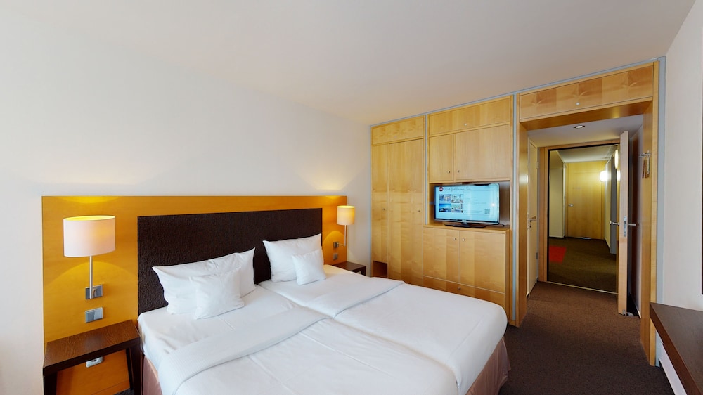KONGRESSHOTEL POTSDAM AM TEMPLINER SEE 10/66