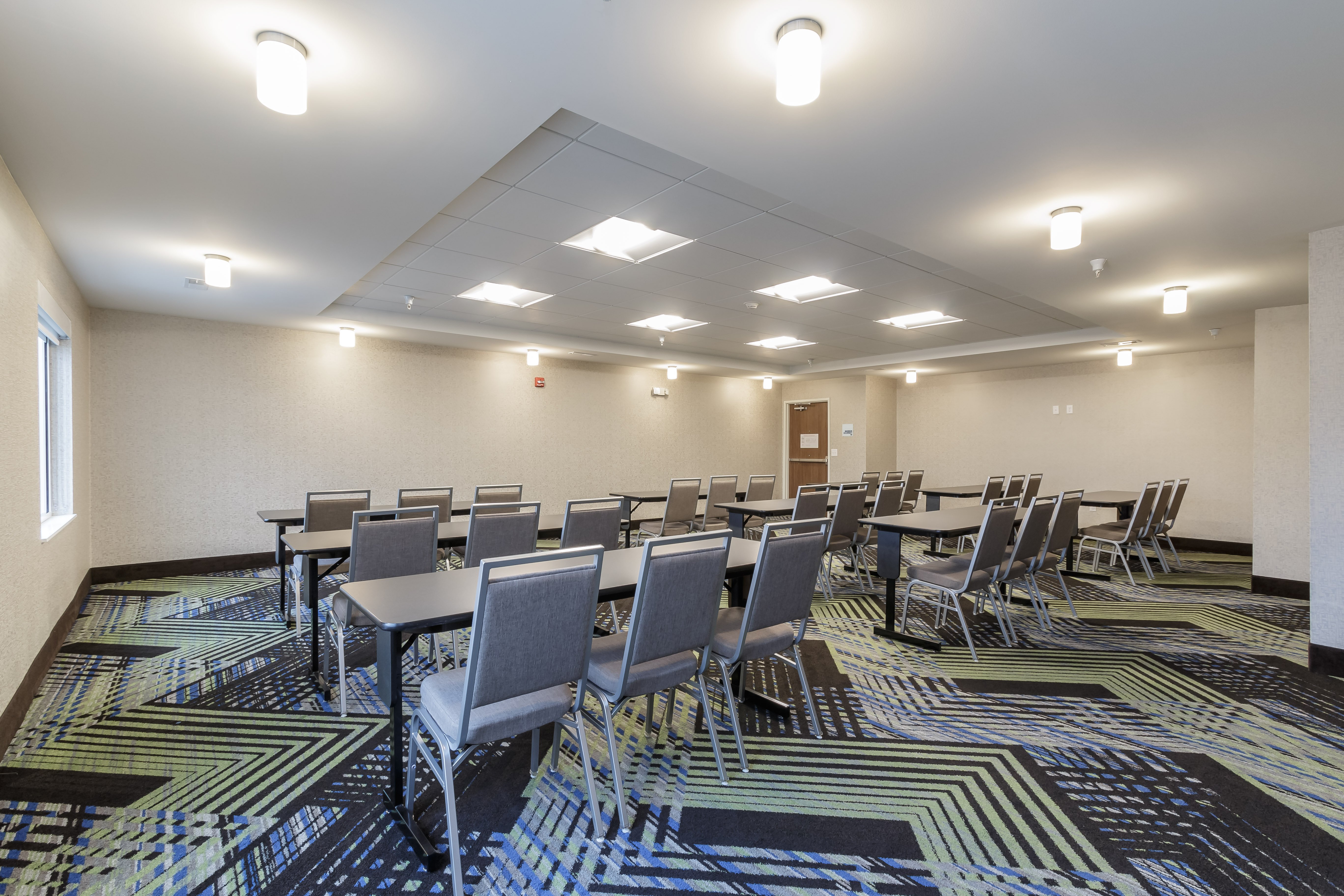 Holiday Inn Express and Suites South Bend South 62/64